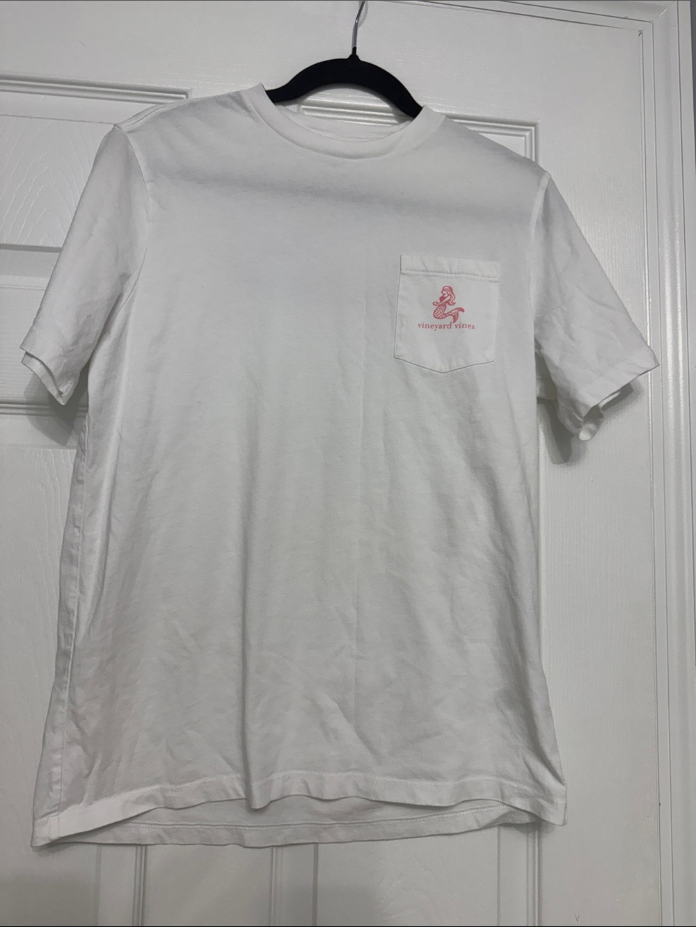 Vineyard Vines White Short-Sleeve Pocket Tee with Pink Logo